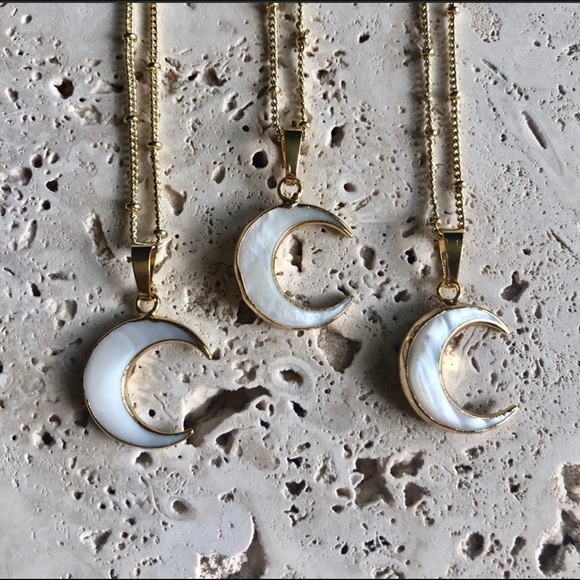 Crescent Moon Shell Necklace--LAST ONE ☝️ - Picture 2 of 6